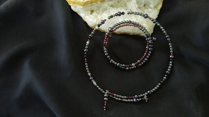 Комплект из натурального гематита, жемчуга, кварца, шпинели и граната