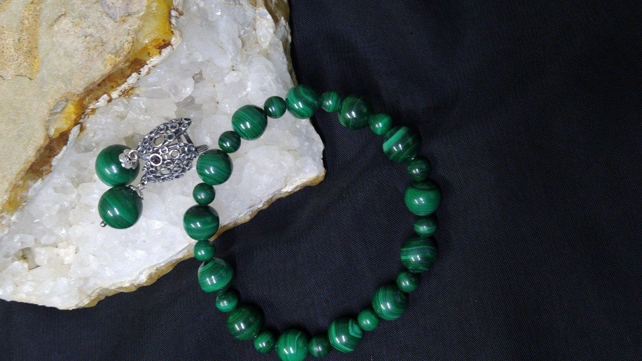 Комплект из натурального малахита. Браслет и серьги