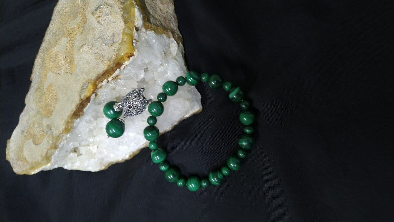 Комплект из натурального малахита. Браслет и серьги