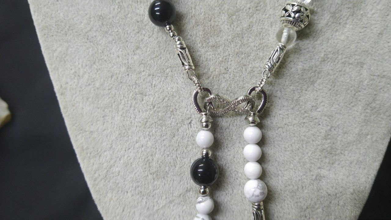 Комплект из натуральных камней: магнезит, горный хрусталь, чёрный агат, чёрная шпинель