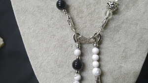 Комплект из натуральных камней: магнезит, горный хрусталь, чёрный агат, чёрная шпинель