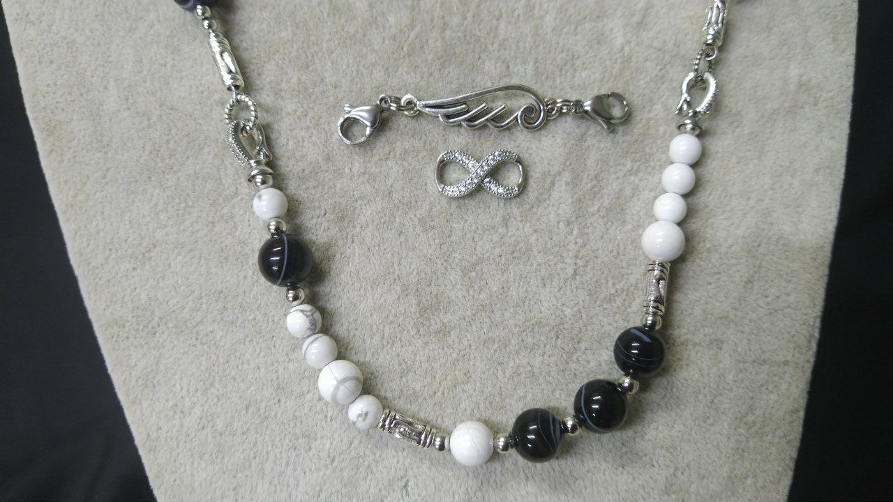 Комплект из натуральных камней: магнезит, горный хрусталь, чёрный агат, чёрная шпинель