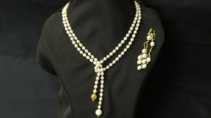 Позолоченный комплект из жемчуга - сотуар и серьги с фианитами