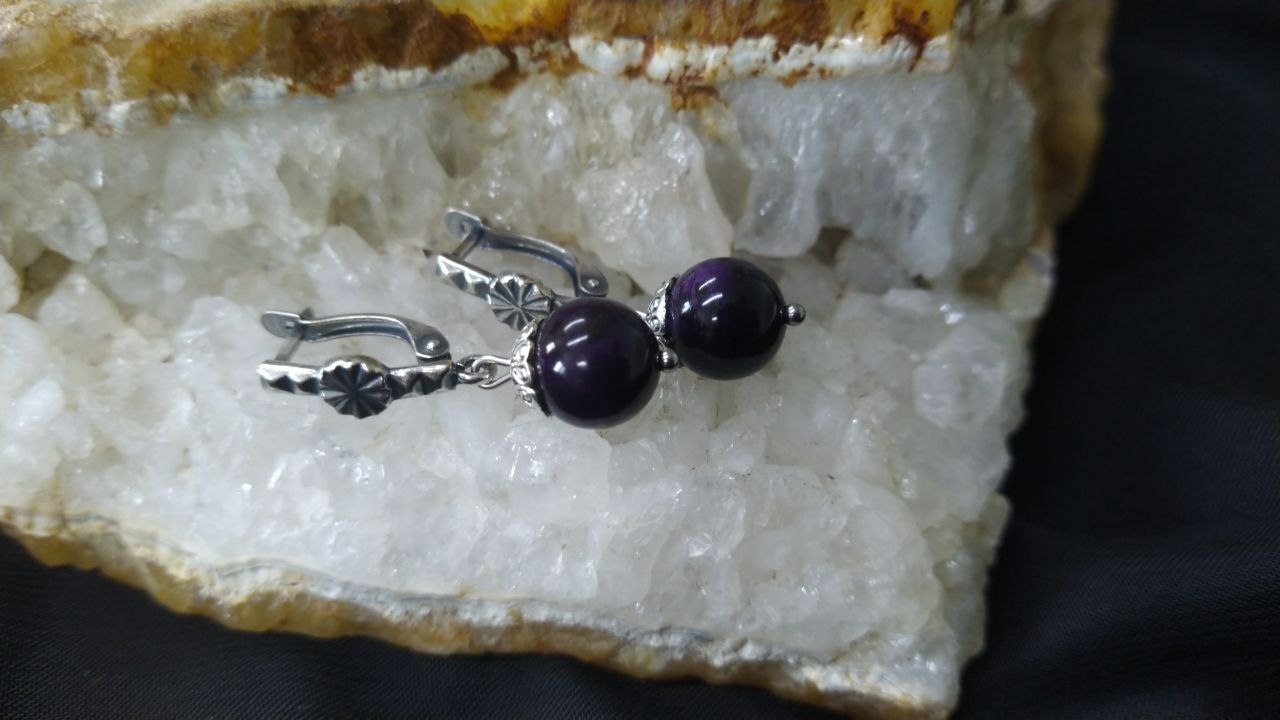 Серьги из натурального пурпурита на английском замке